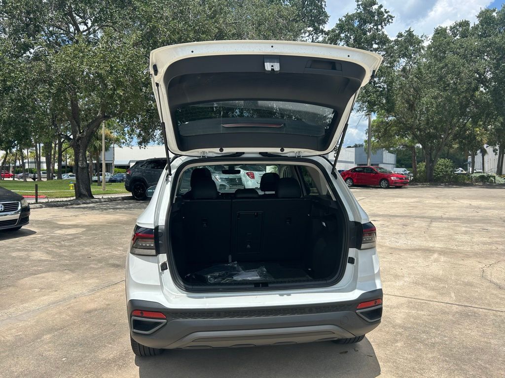 2025 Volkswagen Taos 1.5T SE Tampa FL