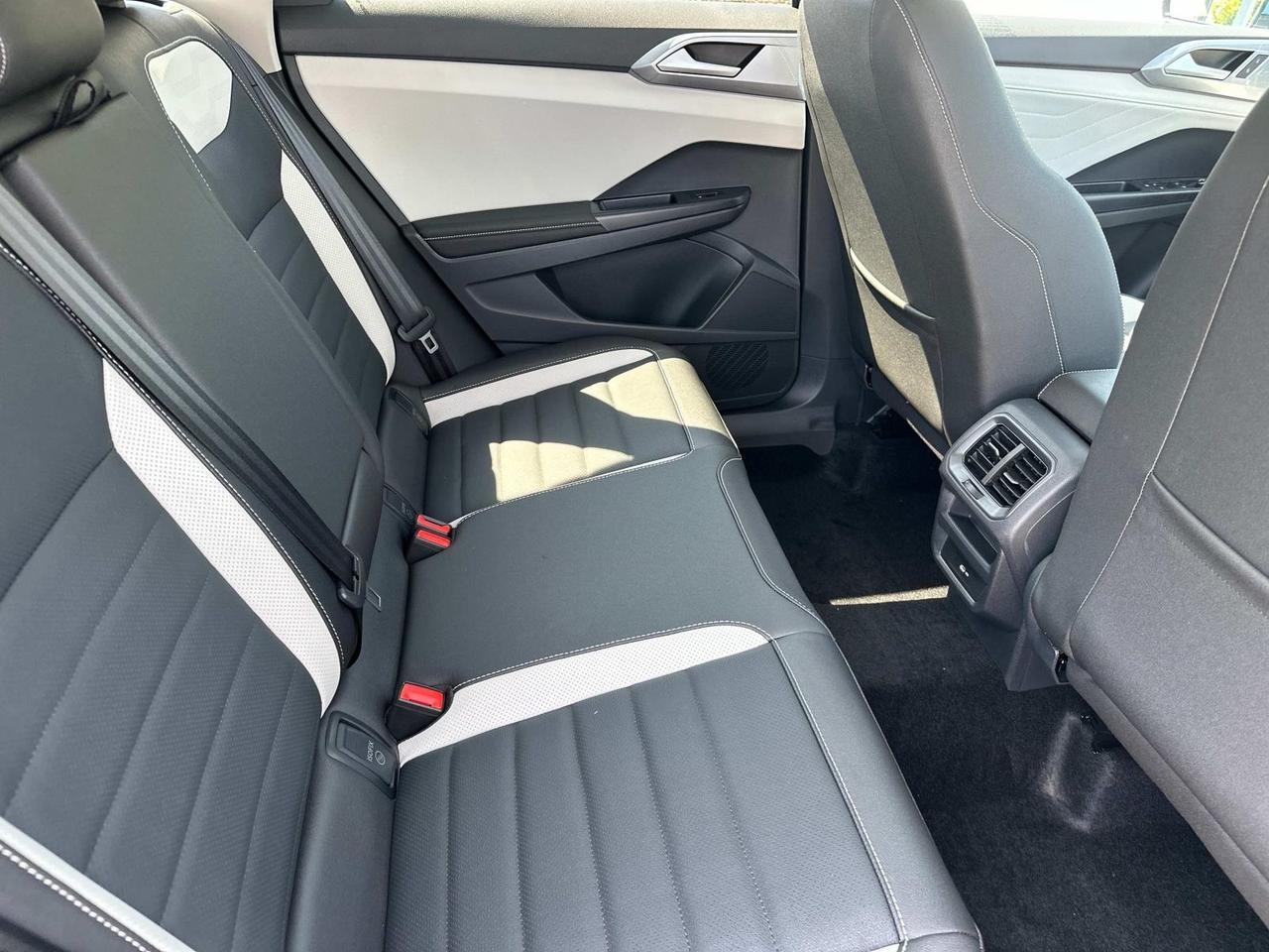 2025 Volkswagen Taos 1.5T SEL Woodbridge VA