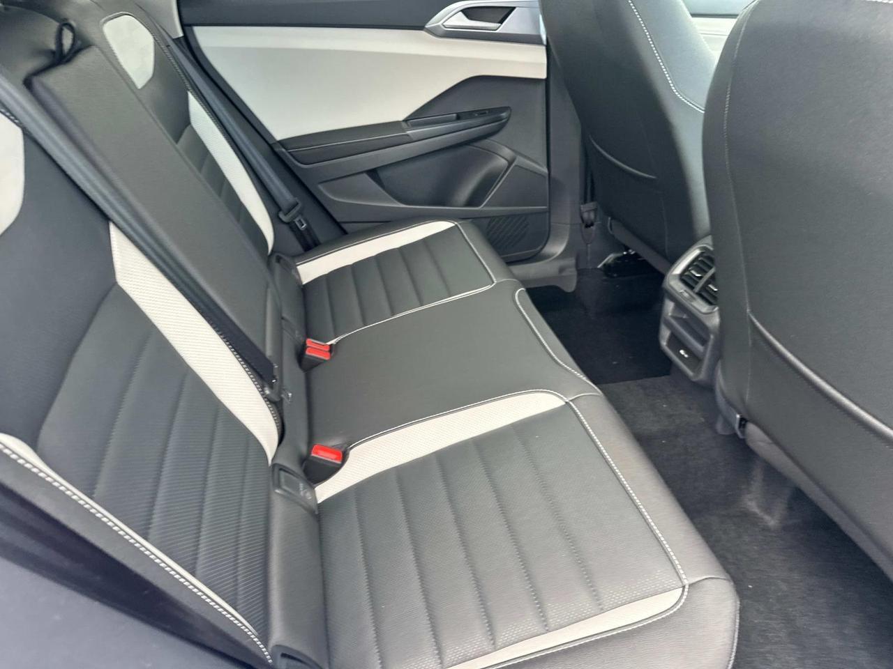 2025 Volkswagen Taos 1.5T SEL Woodbridge VA