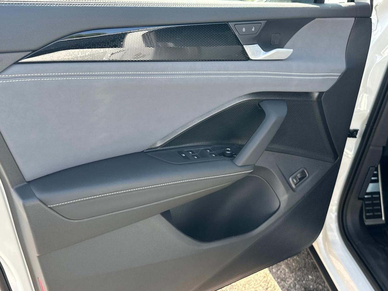 2025 Volkswagen Tiguan 2.0T SE R-Line Black Woodbridge VA