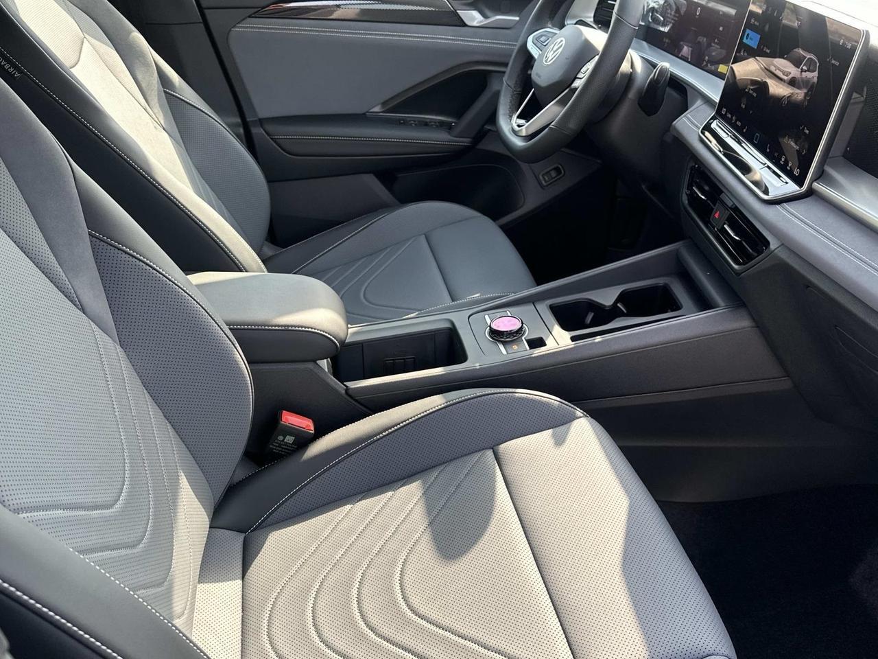 2025 Volkswagen Tiguan 2.0T SE R-Line Black