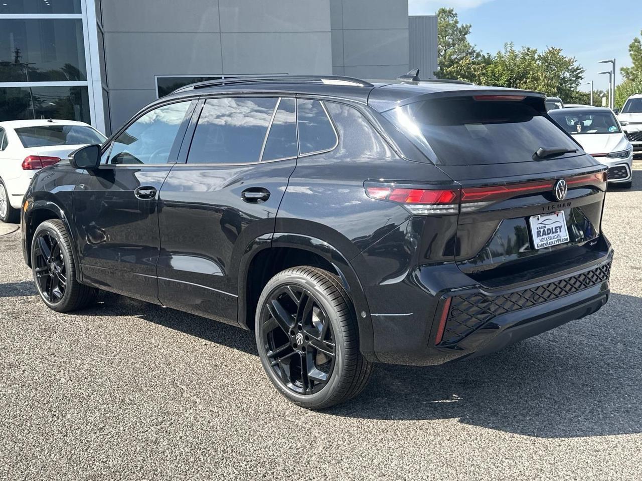 2025 Volkswagen Tiguan 2.0T SE R-Line Black Woodbridge VA