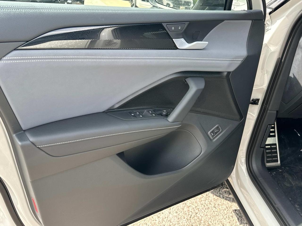 2025 Volkswagen Tiguan 2.0T SE R-Line Black Woodbridge VA