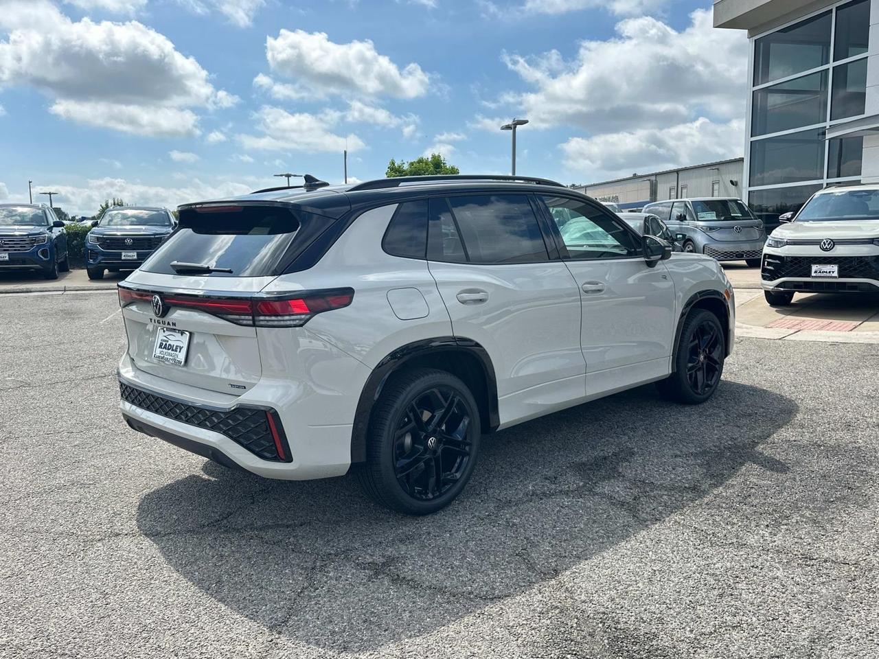 2025 Volkswagen Tiguan 2.0T SE R-Line Black Woodbridge VA