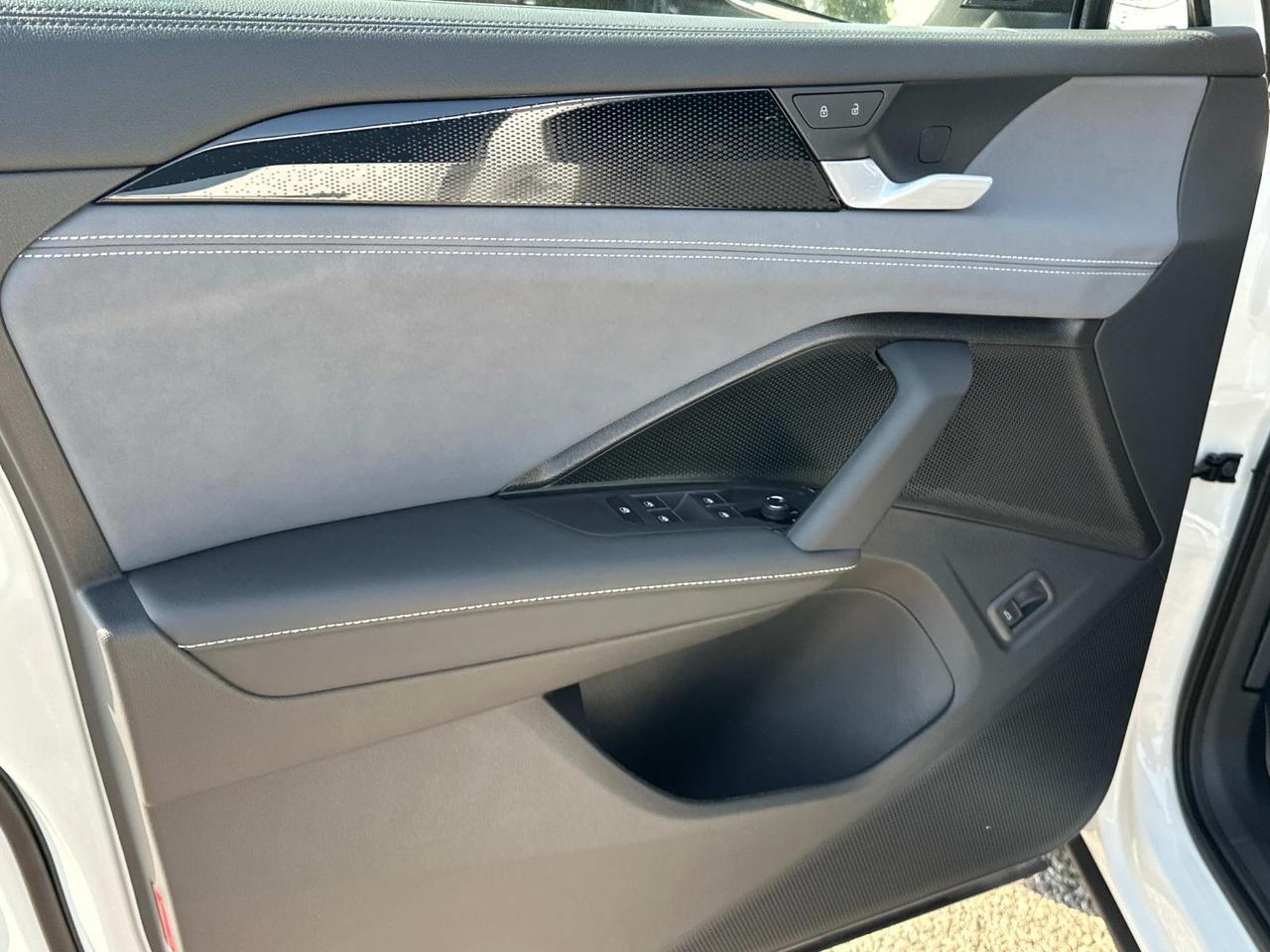 2025 Volkswagen Tiguan 2.0T SE R-Line Black Woodbridge VA