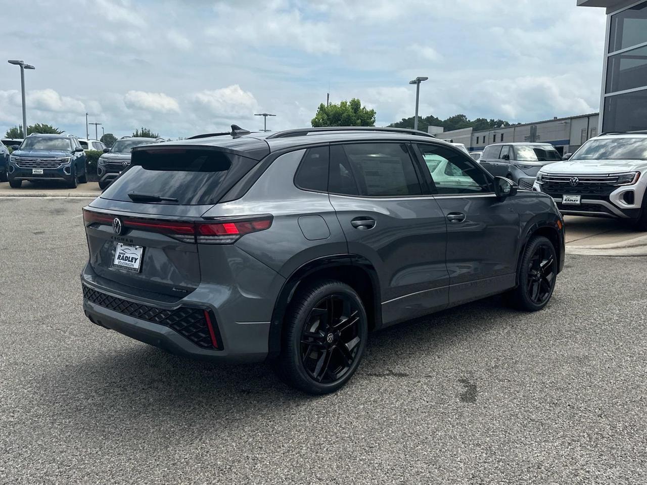 2025 Volkswagen Tiguan 2.0T SE R-Line Black Woodbridge VA