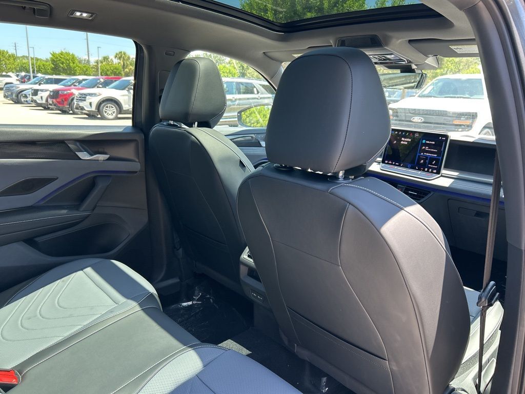 2025 Volkswagen Tiguan 2.0T SE R-Line Black Tampa FL