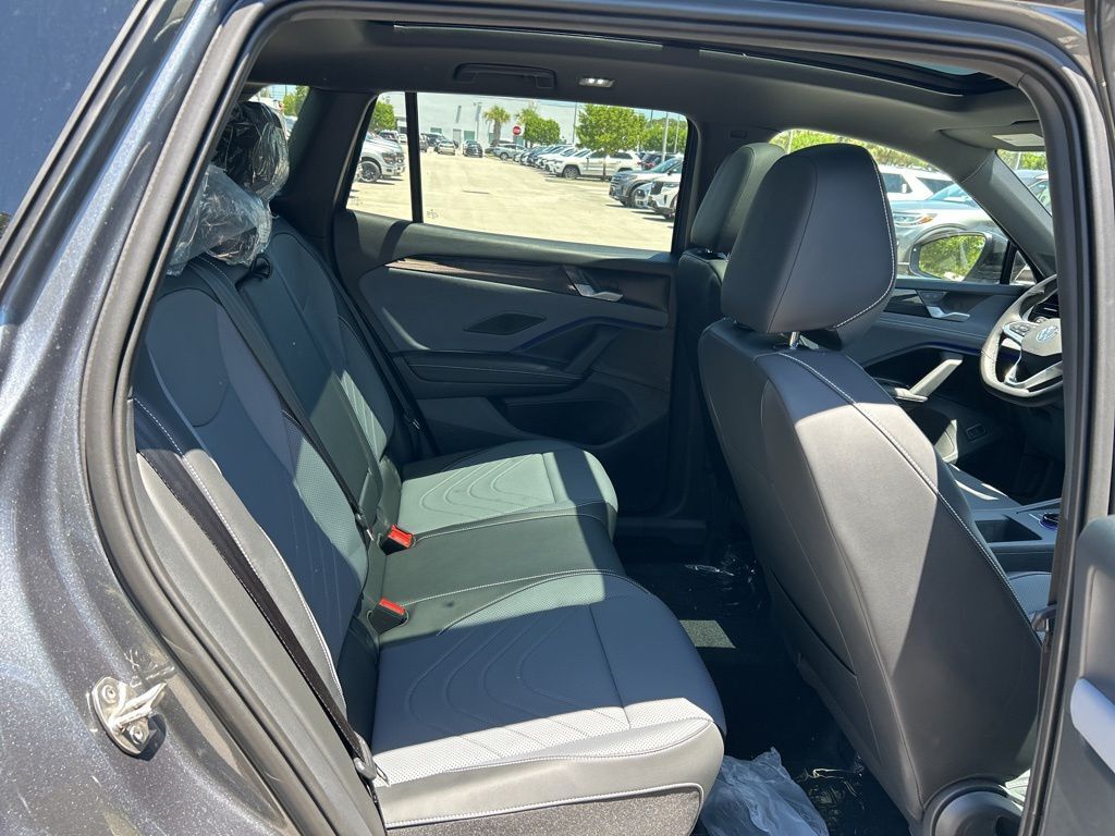 2025 Volkswagen Tiguan 2.0T SE R-Line Black Tampa FL
