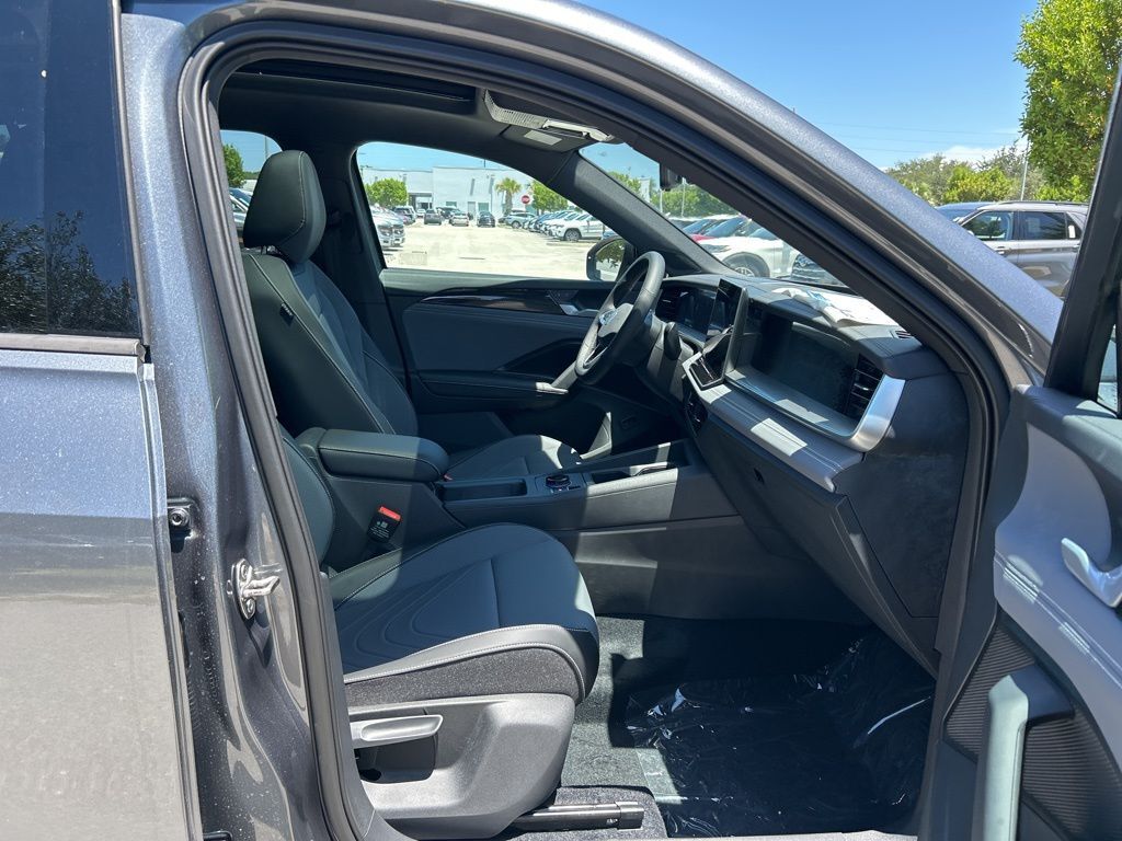 2025 Volkswagen Tiguan 2.0T SE R-Line Black Tampa FL
