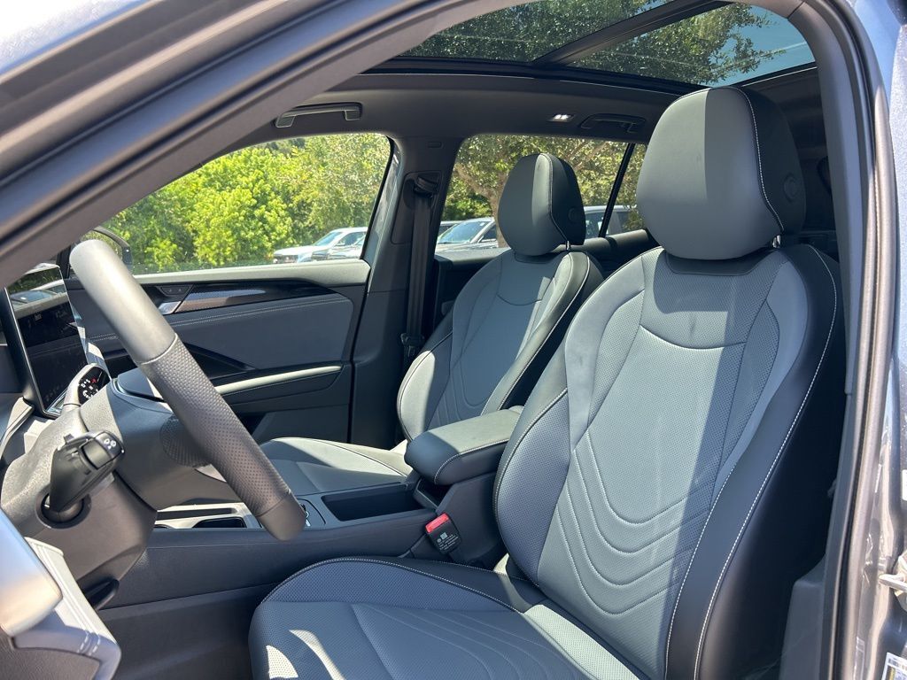 2025 Volkswagen Tiguan 2.0T SE R-Line Black Tampa FL
