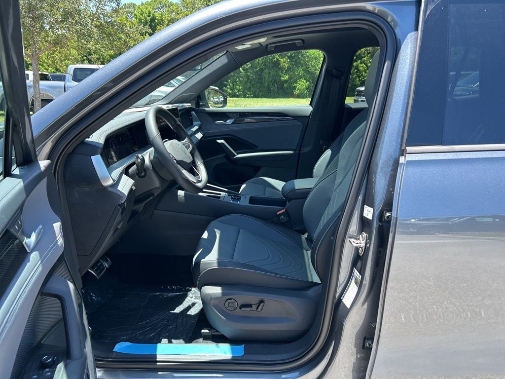 2025 Volkswagen Tiguan 2.0T SE R-Line Black Tampa FL