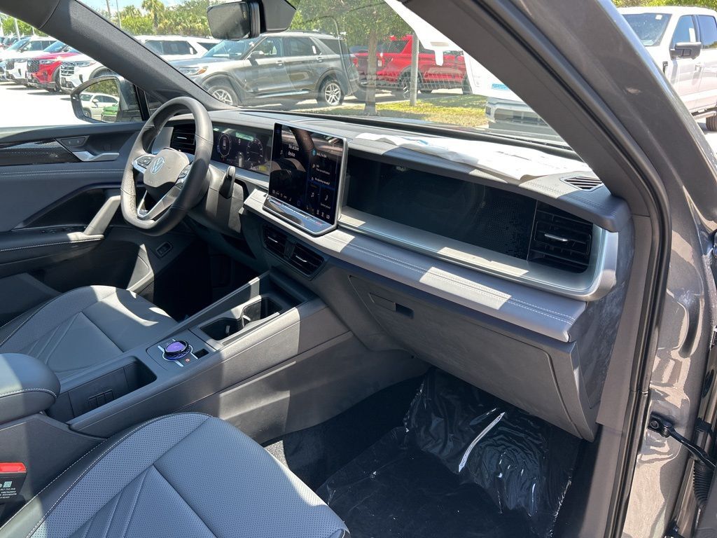 2025 Volkswagen Tiguan 2.0T SE R-Line Black Tampa FL
