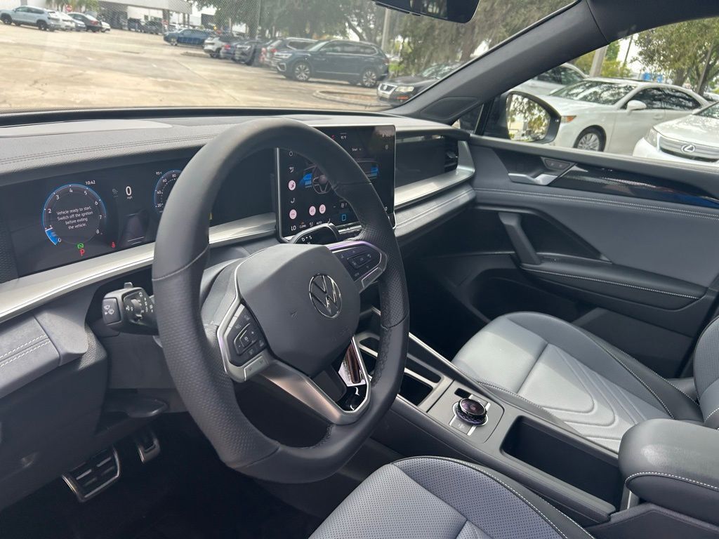 2025 Volkswagen Tiguan 2.0T SE R-Line Black Tampa FL