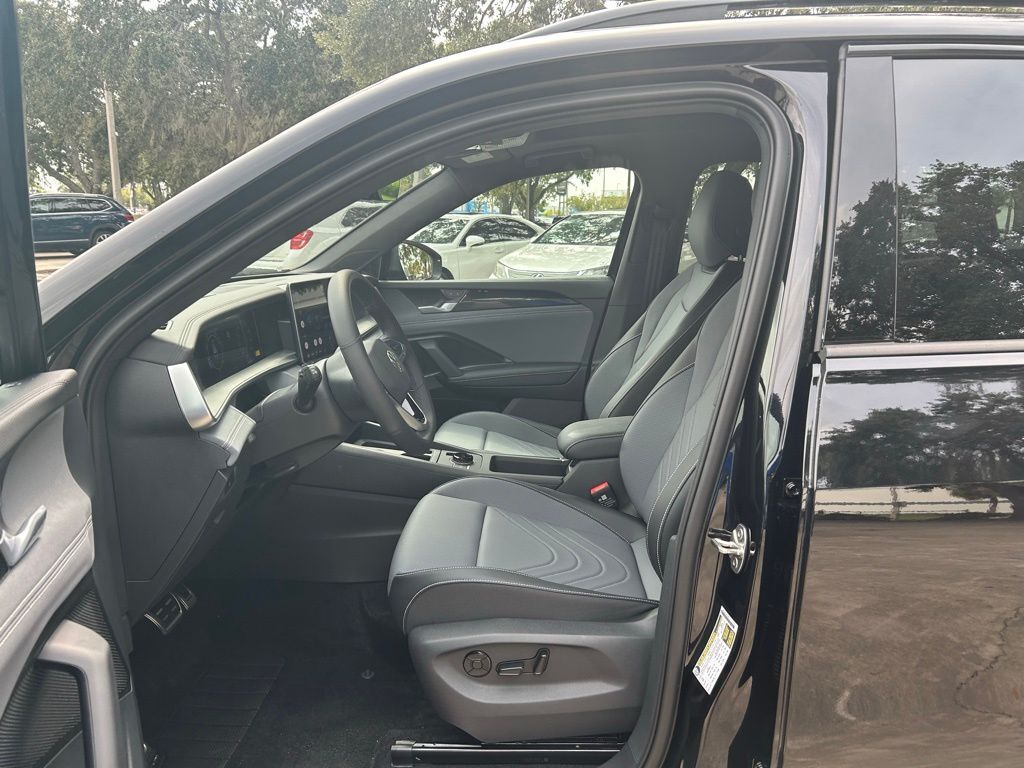 2025 Volkswagen Tiguan 2.0T SE R-Line Black Tampa FL