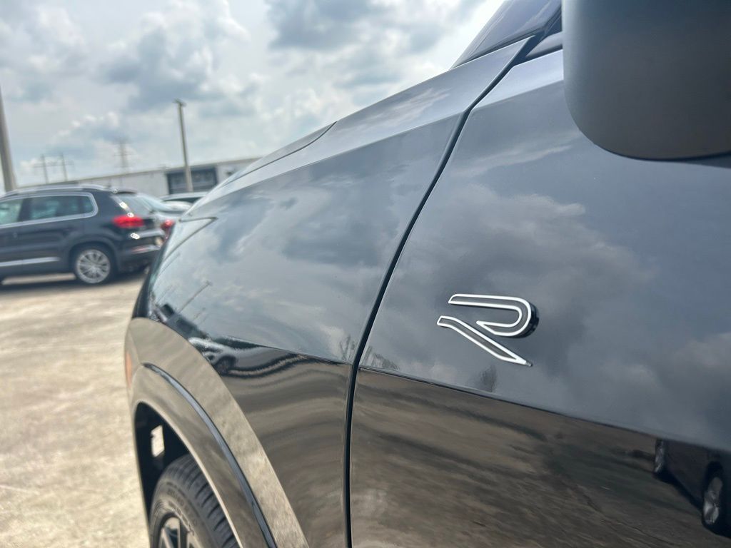 2025 Volkswagen Tiguan 2.0T SE R-Line Black Tampa FL