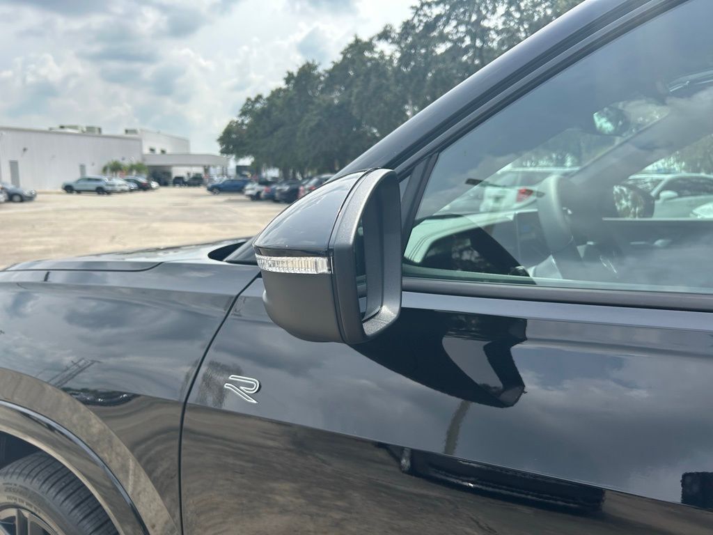 2025 Volkswagen Tiguan 2.0T SE R-Line Black Tampa FL