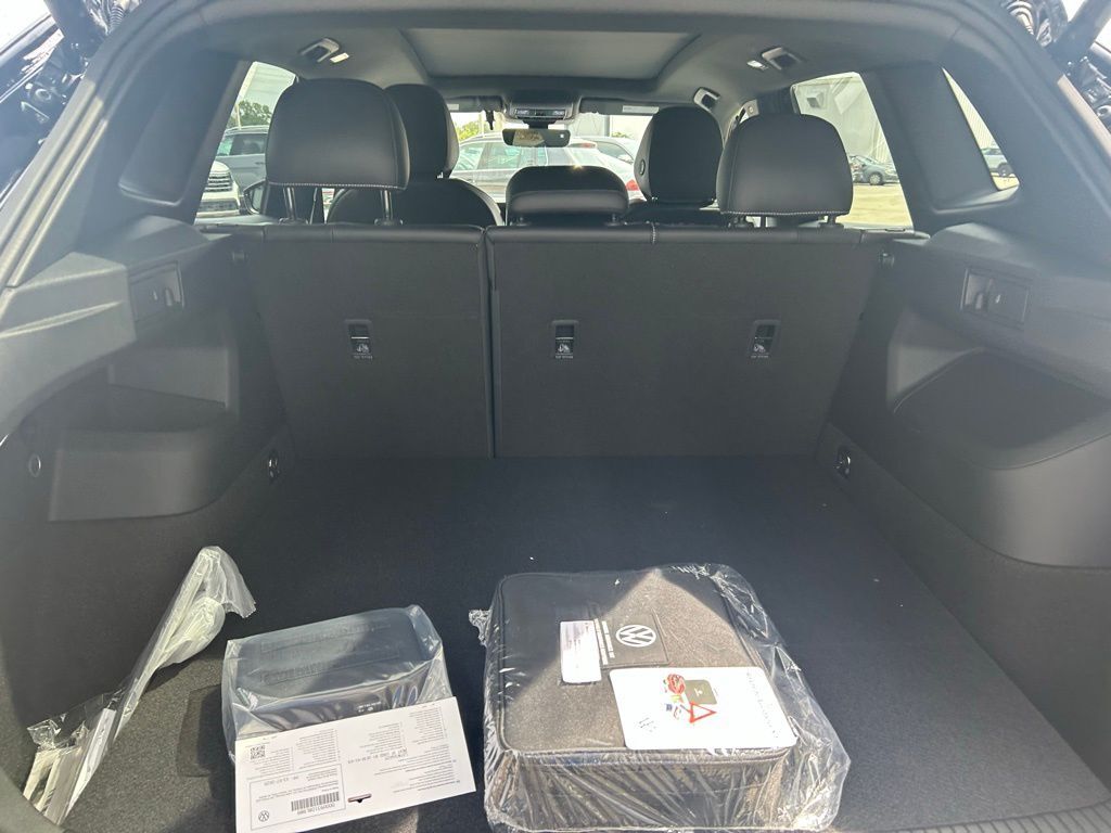 2025 Volkswagen Tiguan 2.0T SE R-Line Black Tampa FL