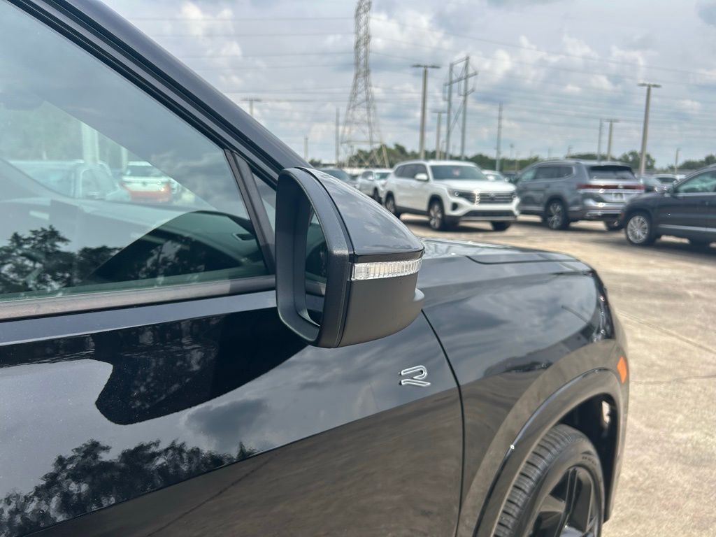 2025 Volkswagen Tiguan 2.0T SE R-Line Black Tampa FL
