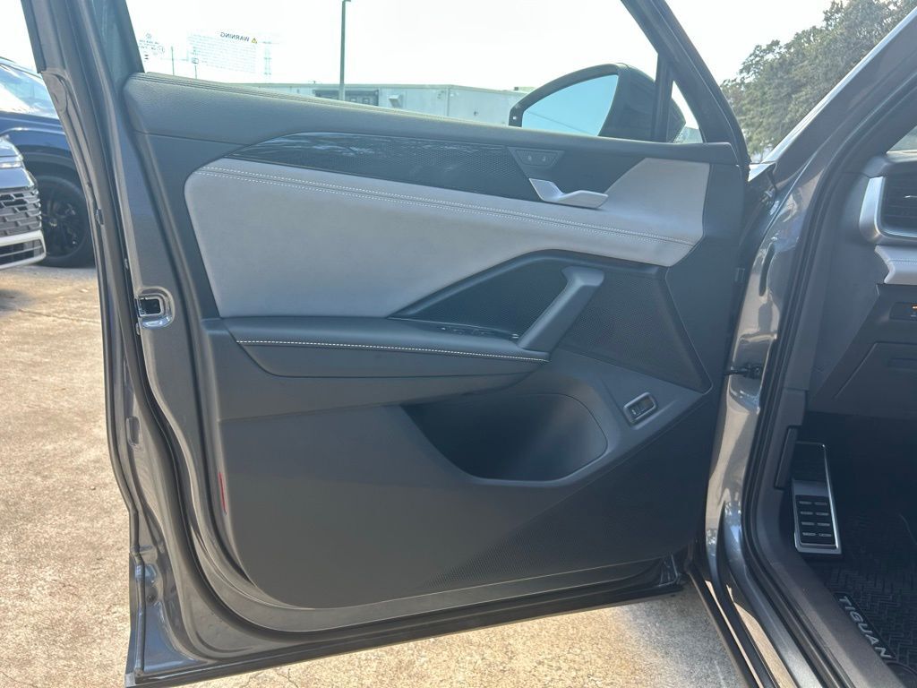 2025 Volkswagen Tiguan 2.0T SE R-Line Black Tampa FL