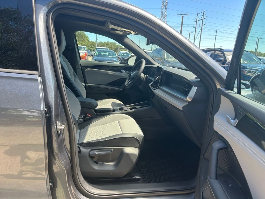 2025 Volkswagen Tiguan 2.0T SE R-Line Black Tampa FL
