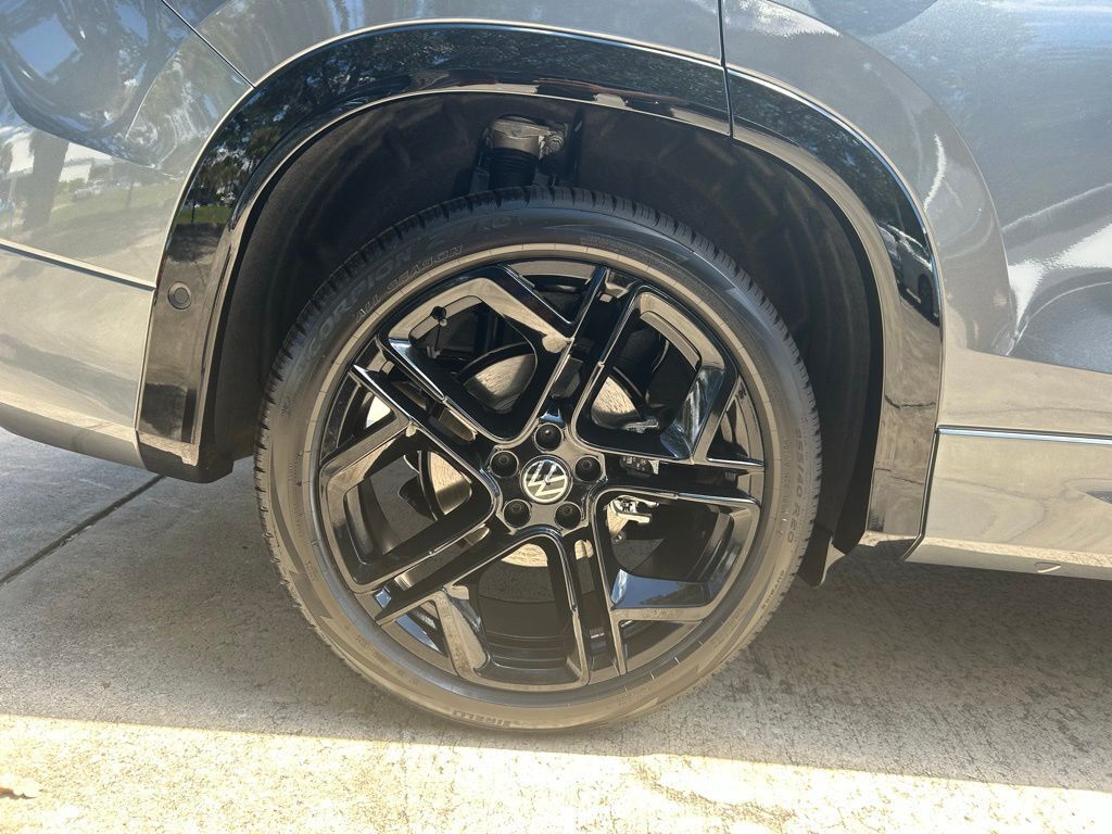 2025 Volkswagen Tiguan 2.0T SE R-Line Black Tampa FL