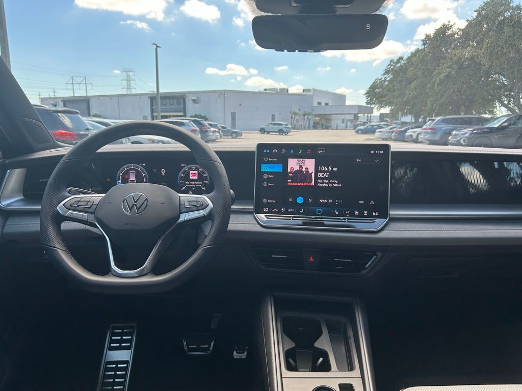 2025 Volkswagen Tiguan 2.0T SE R-Line Black Tampa FL