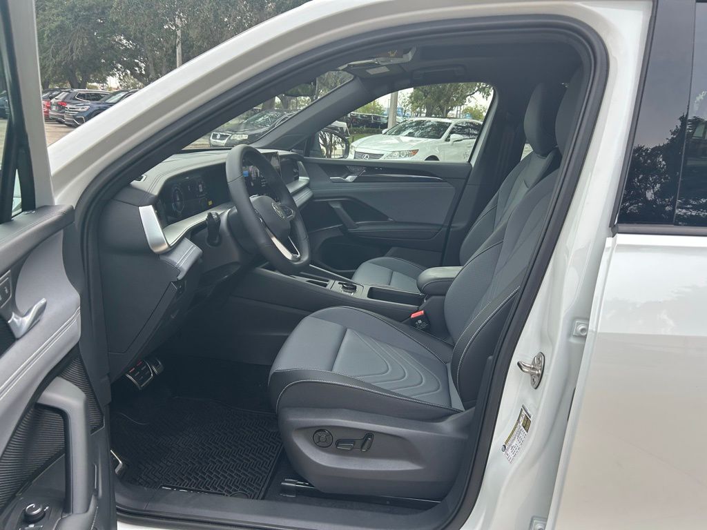 2025 Volkswagen Tiguan 2.0T SE R-Line Black Tampa FL