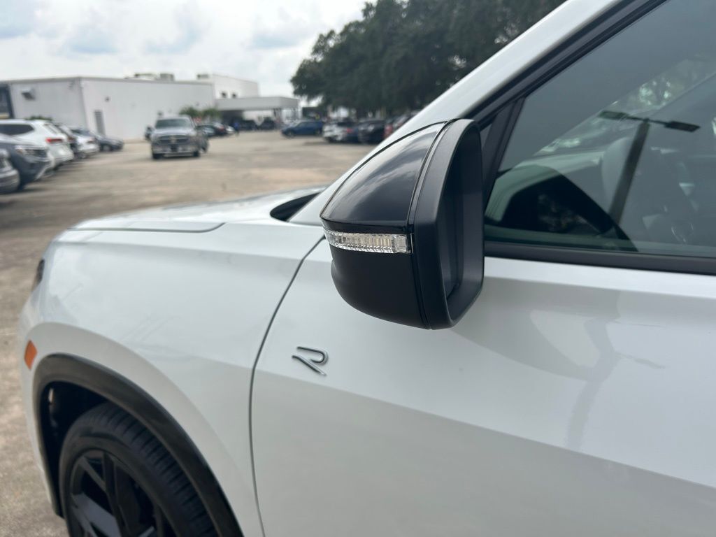 2025 Volkswagen Tiguan 2.0T SE R-Line Black Tampa FL