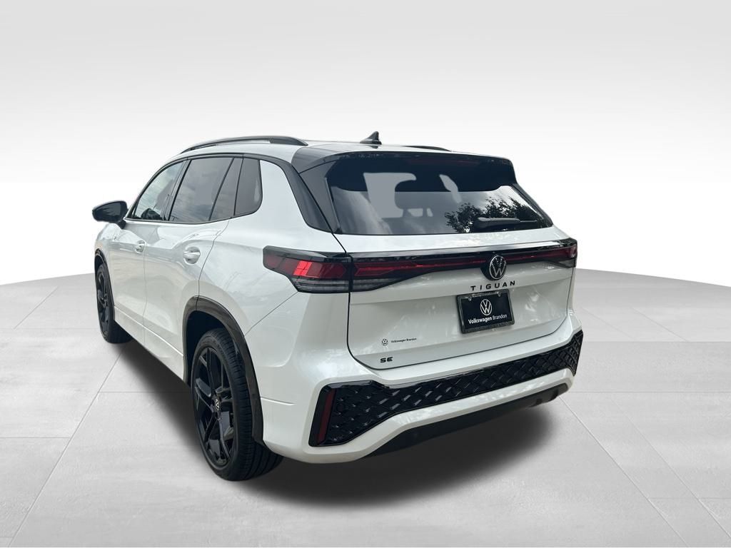 2025 Volkswagen Tiguan 2.0T SE R-Line Black Tampa FL