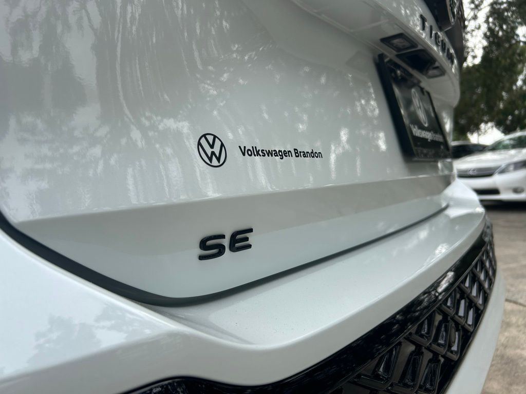 2025 Volkswagen Tiguan 2.0T SE R-Line Black Tampa FL