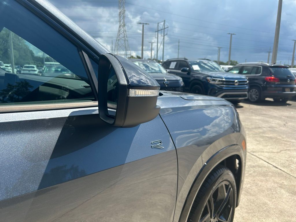 2025 Volkswagen Tiguan 2.0T SE R-Line Black Tampa FL