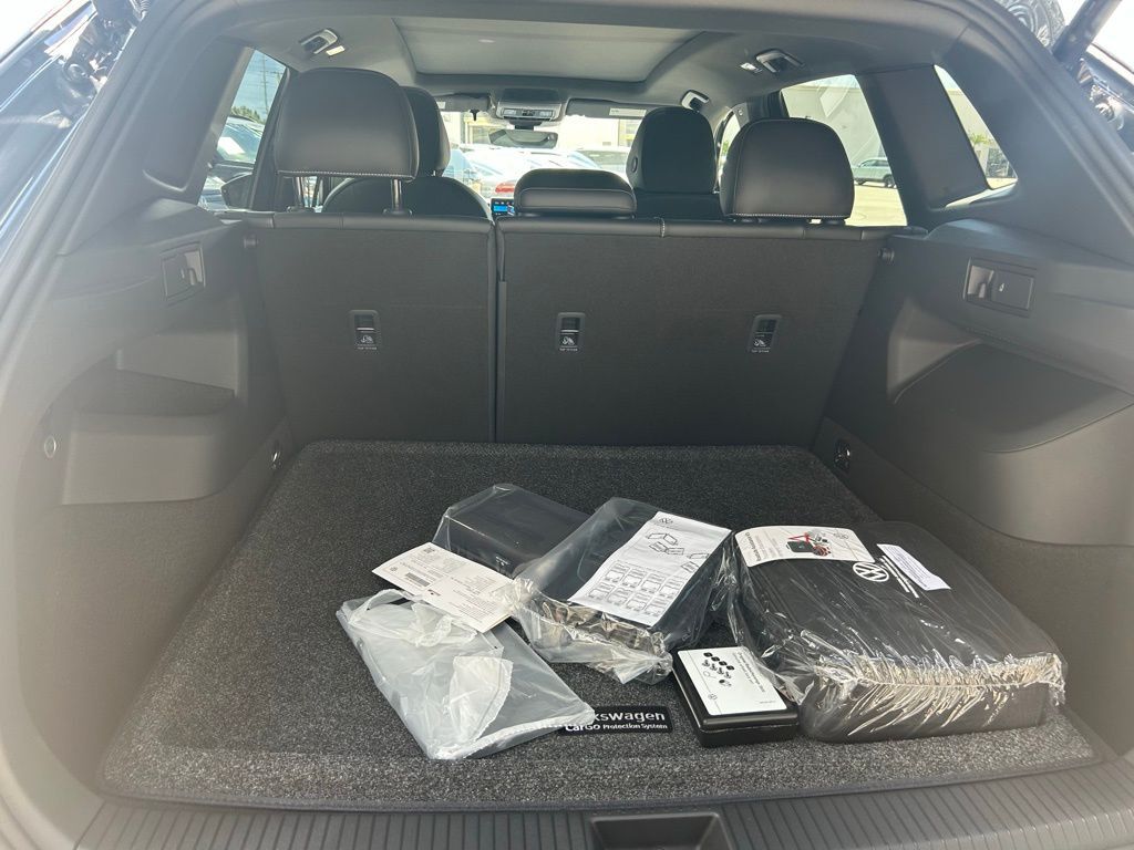 2025 Volkswagen Tiguan 2.0T SE R-Line Black Tampa FL
