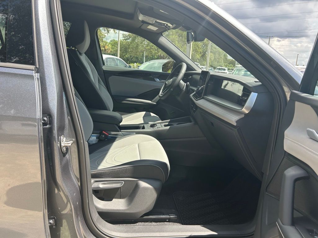 2025 Volkswagen Tiguan 2.0T SE R-Line Black Tampa FL