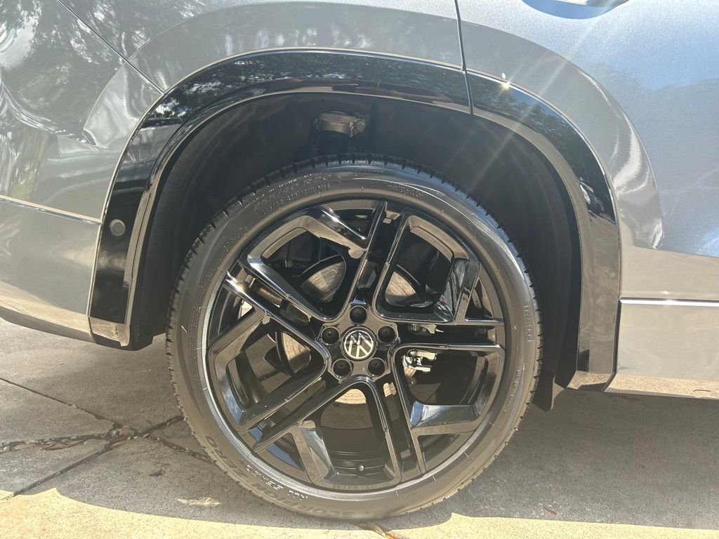 2025 Volkswagen Tiguan 2.0T SE R-Line Black Tampa FL
