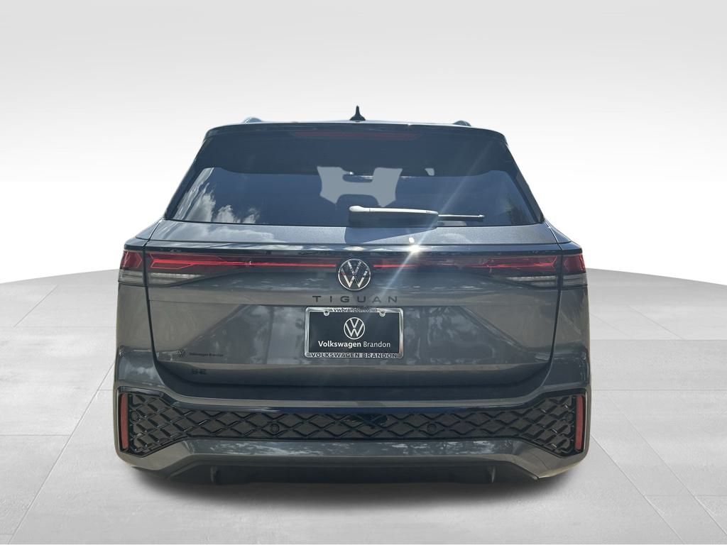 2025 Volkswagen Tiguan 2.0T SE R-Line Black Tampa FL