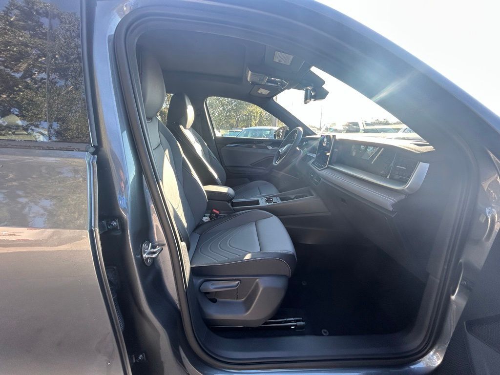 2025 Volkswagen Tiguan 2.0T SE R-Line Black Tampa FL