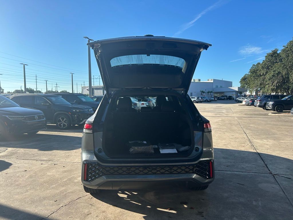 2025 Volkswagen Tiguan 2.0T SE R-Line Black Tampa FL