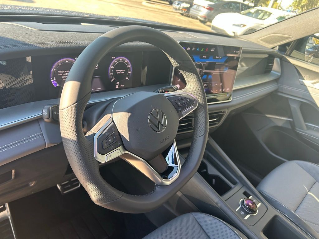 2025 Volkswagen Tiguan 2.0T SE R-Line Black Tampa FL