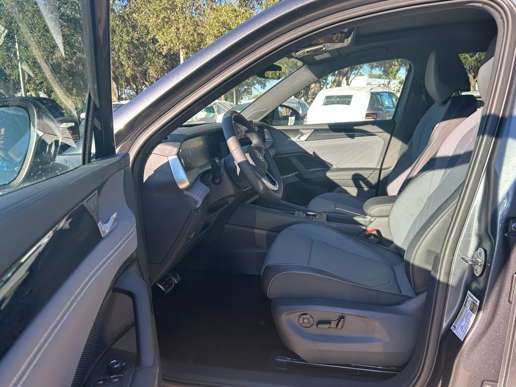 2025 Volkswagen Tiguan 2.0T SE R-Line Black Tampa FL
