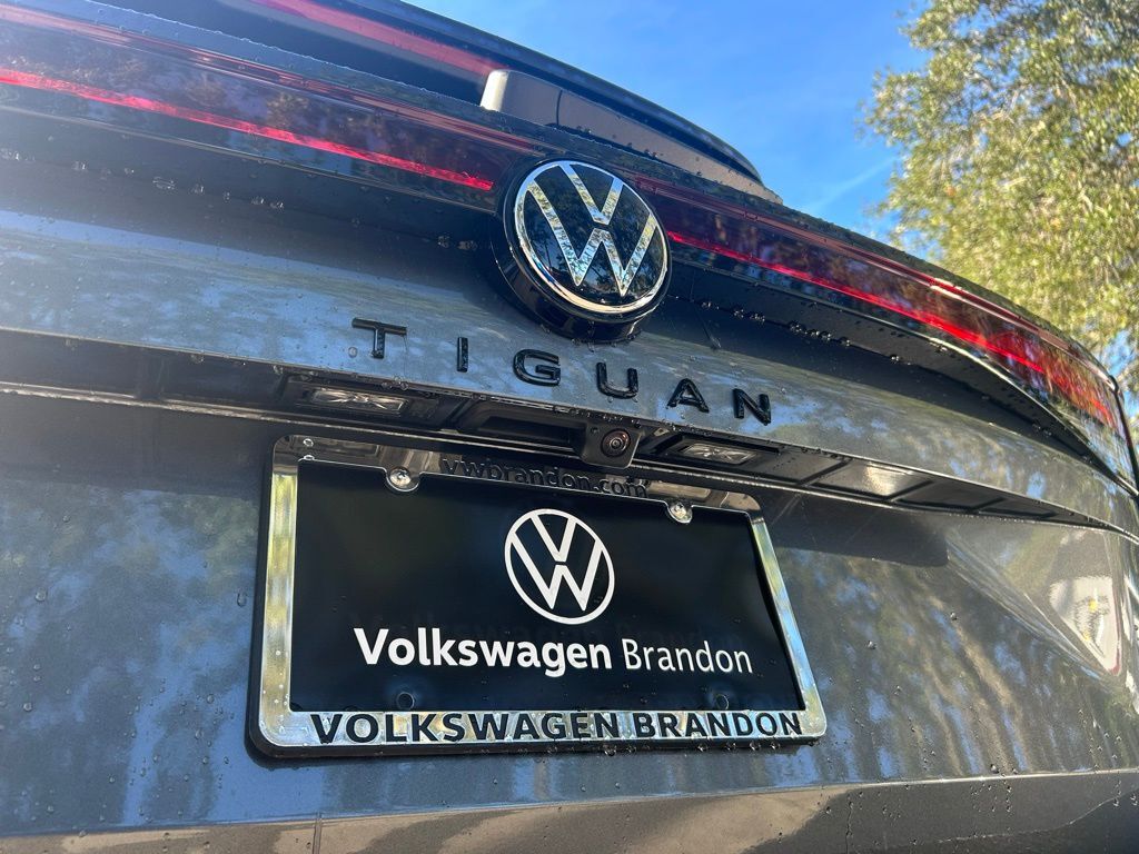 2025 Volkswagen Tiguan 2.0T SE R-Line Black Tampa FL