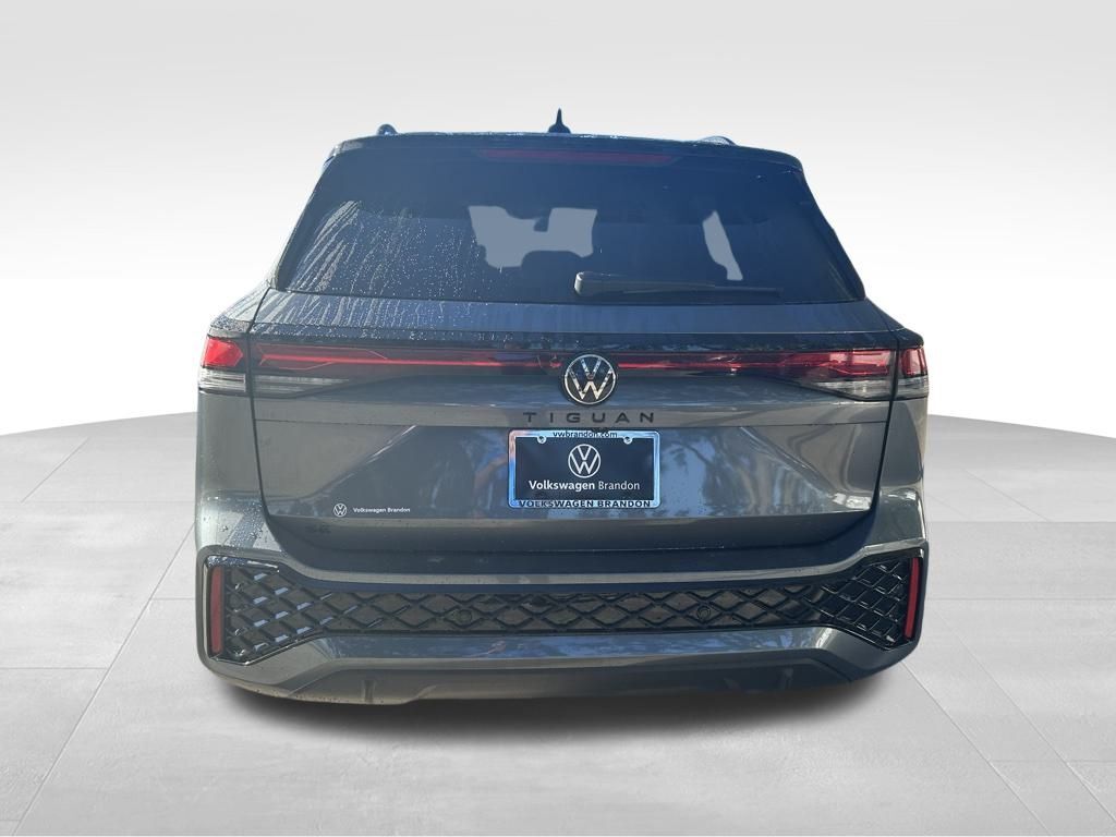 2025 Volkswagen Tiguan 2.0T SE R-Line Black Tampa FL