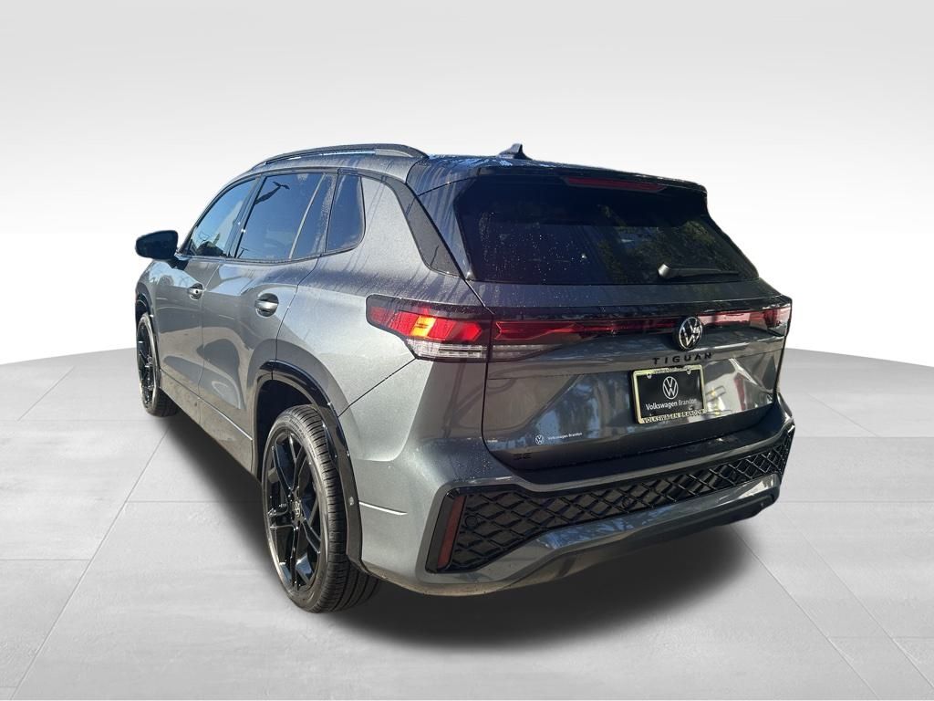 2025 Volkswagen Tiguan 2.0T SE R-Line Black Tampa FL