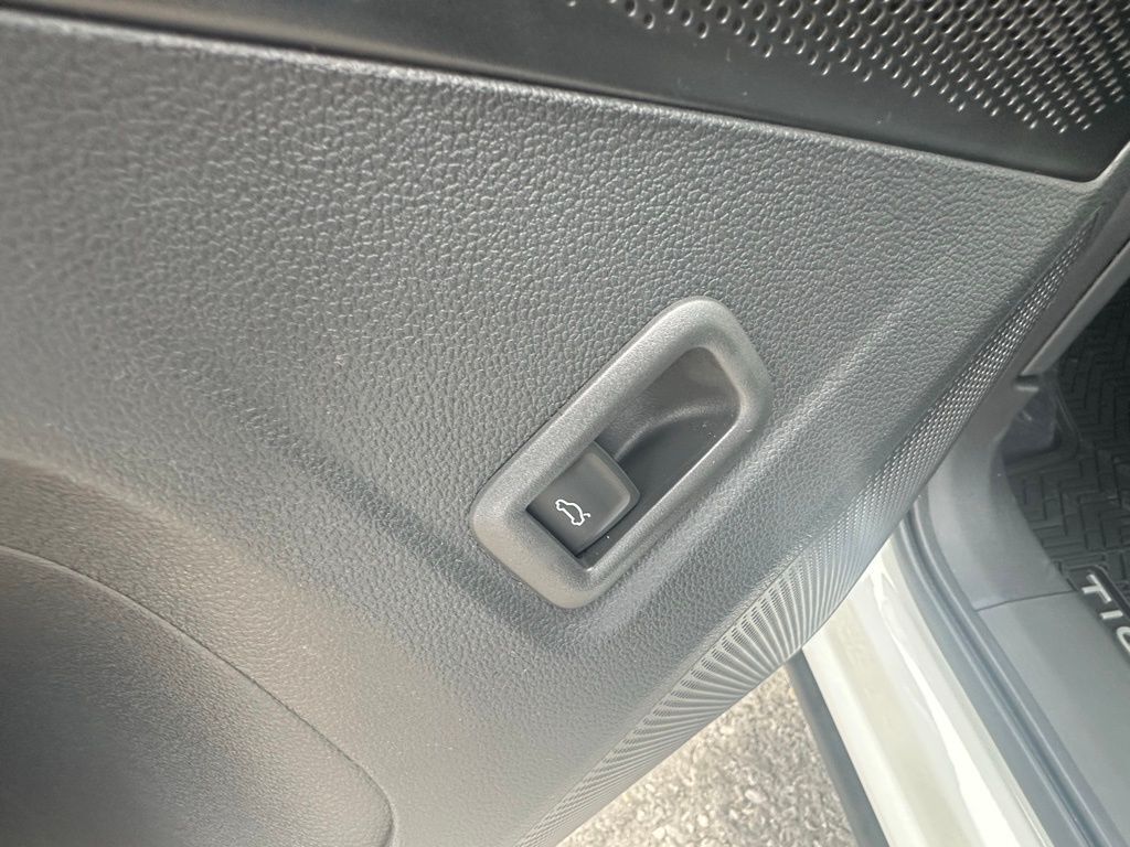 2025 Volkswagen Tiguan 2.0T SE Tampa FL