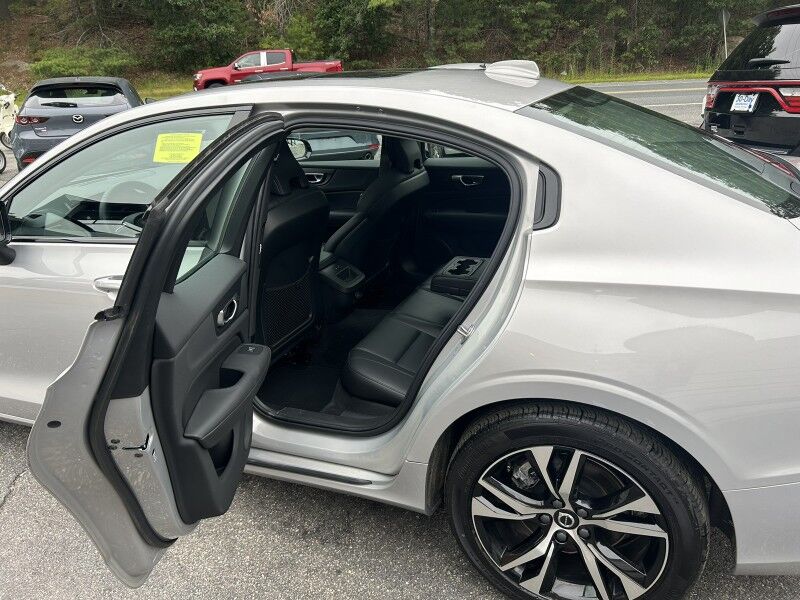 2025 Volvo S60 Core - 1 OWNER - ONLY 19K MILES Webster MA 2025 Volvo S60 Core - 1 OWNER - ONLY 19K MILES Webster MA