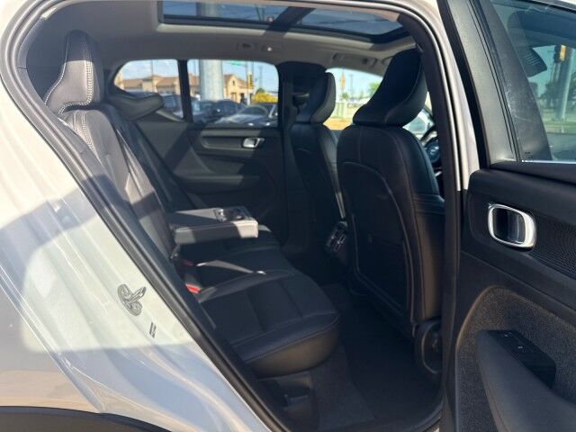 2025 Volvo XC40 Core Bright Theme Springfield IL 2025 Volvo XC40 Core Bright Theme Springfield IL