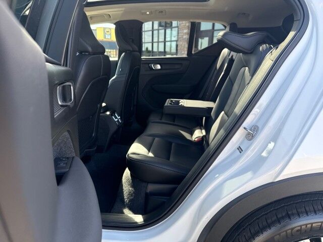 2025 Volvo XC40 Core Bright Theme Springfield IL 2025 Volvo XC40 Core Bright Theme Springfield IL