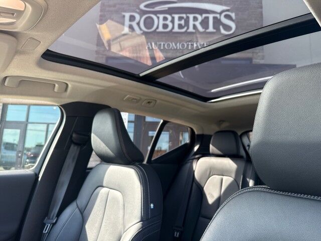 2025 Volvo XC40 Core Bright Theme Springfield IL 2025 Volvo XC40 Core Bright Theme Springfield IL