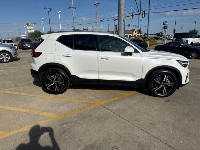 2025 Volvo XC40 Core Bright Theme Springfield IL 2025 Volvo XC40 Core Bright Theme Springfield IL