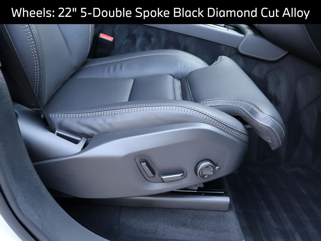 2025 Volvo XC90 B6 Ultra