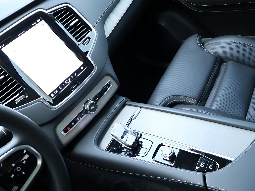 2025 Volvo XC90 B6 Ultra